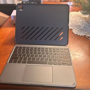 ESR for iPad Pro 13" Case with Keyboard (M5/M4, 2025/2024)